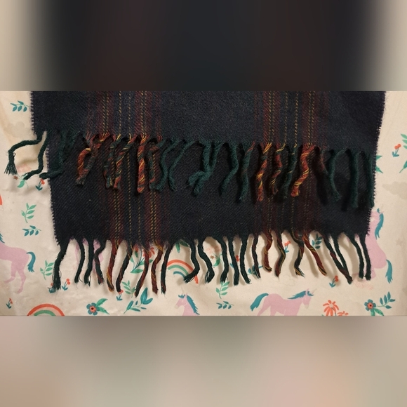 Vintage Green & Maroon Plaid Wool Casual Unisex Everyday Scarf Wrap w/ Fringe - Picture 4 of 7